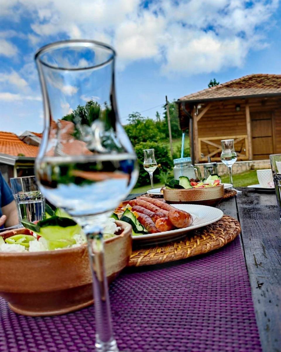 Palanačka Avlija 2 - Housity