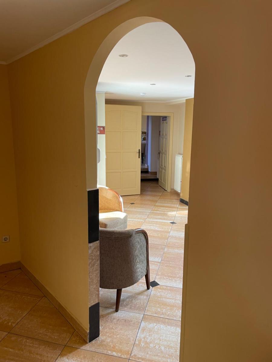 Hotel Sugas - Housity
