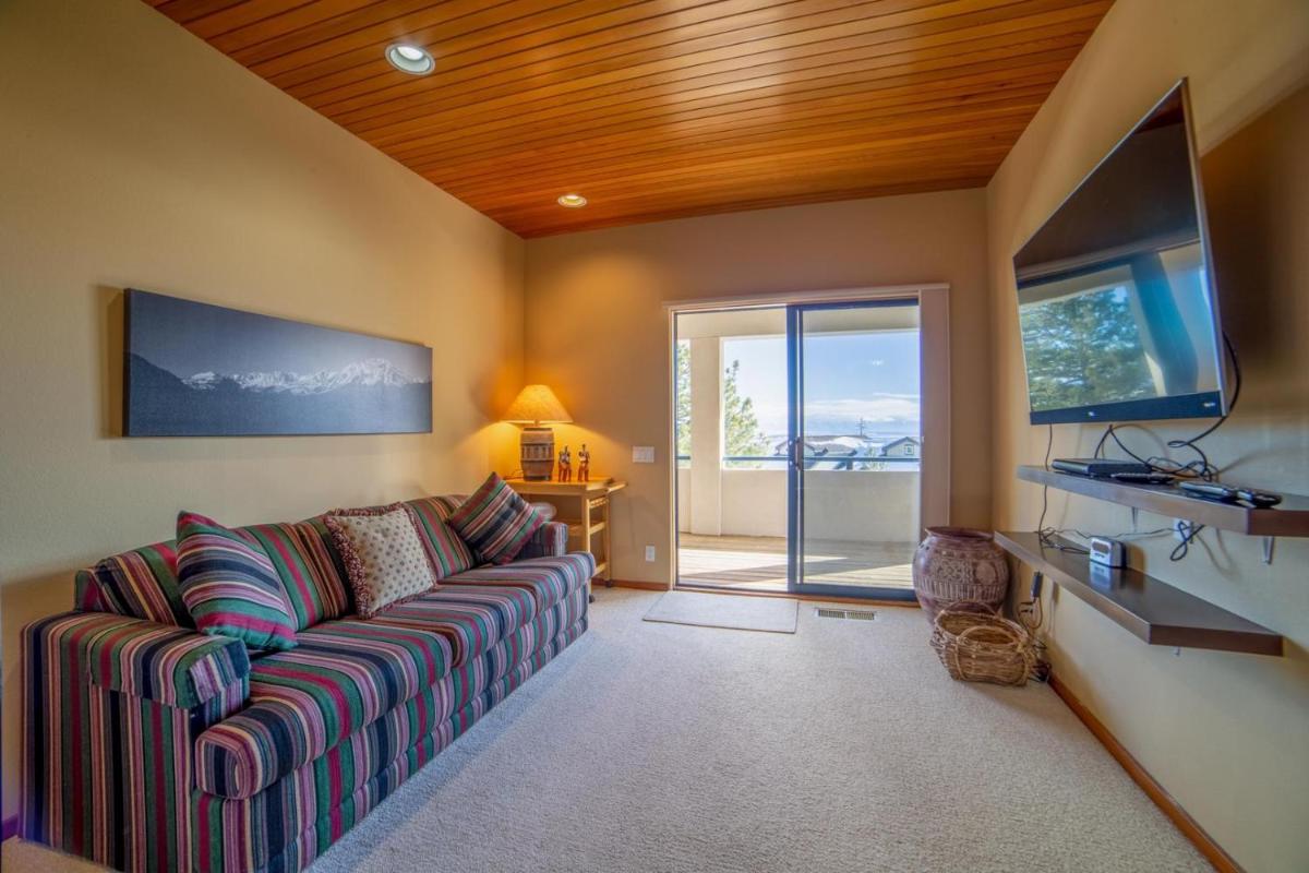#371 - Ski-In Ski-Out Pet-Friendly Home, Mountain Views & Private Spa - Housity