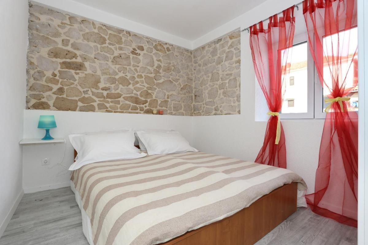 Didovi dvori - Housity