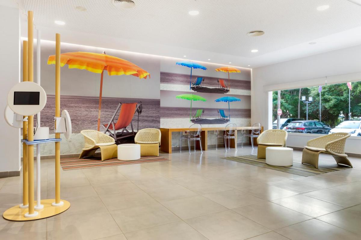 Zona de estar de Los Amigos Beach Club