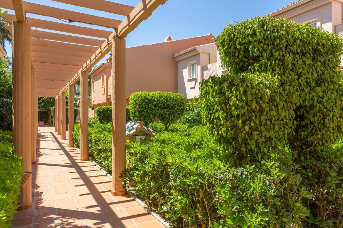 Jardín al aire libre en Los Amigos Beach Club