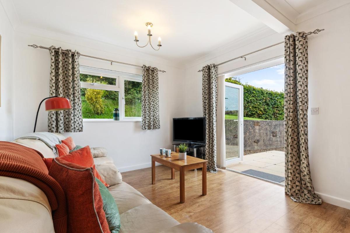 St Helens Apartment 2 - Short Walk to Beach - Housity