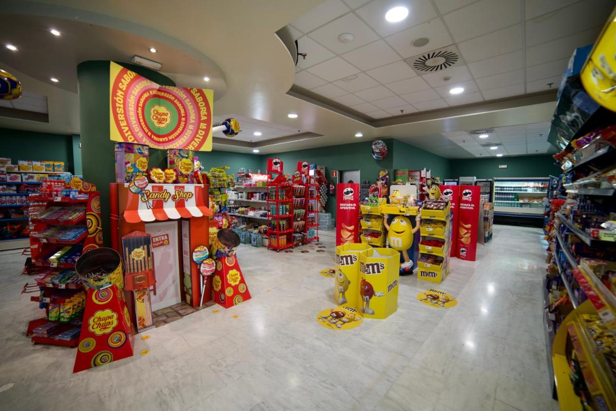 Supermercado u otro tipo de tienda en el hotel o alrededores