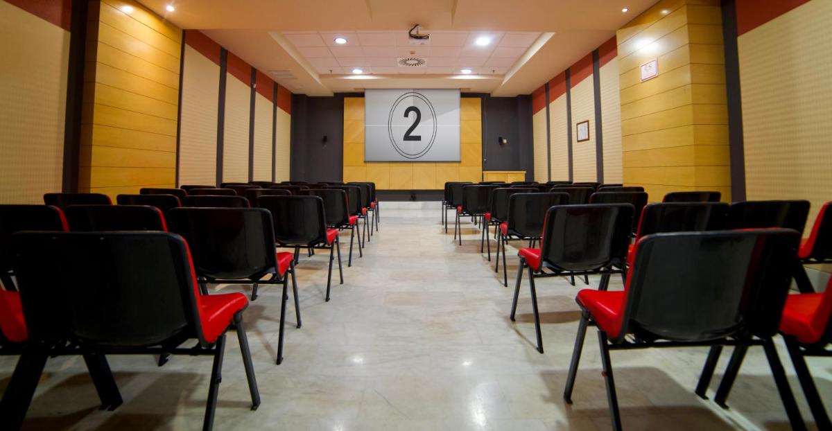 Zona business o sala de conferencias en Holiday Premium Resort