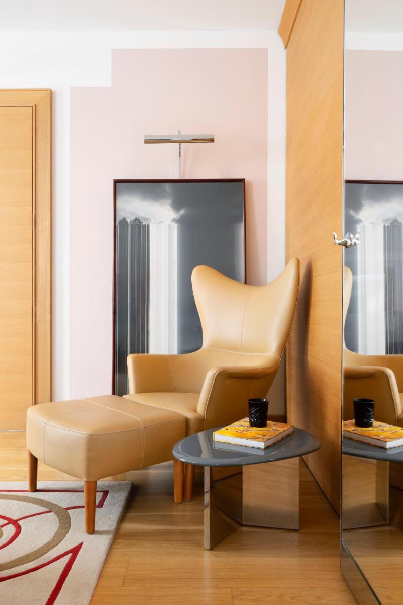 Coin salon dans l'établissement Hôtel Le Royal Monceau Raffles Paris