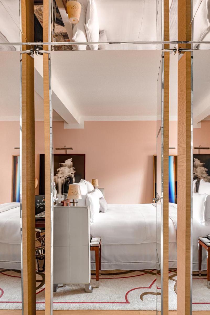 Un ou plusieurs lits dans un hébergement de l'établissement Hôtel Le Royal Monceau Raffles Paris