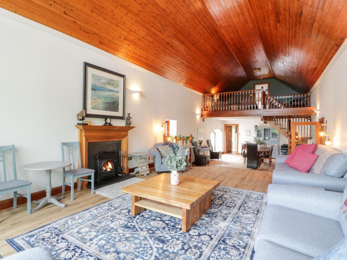 Shieldhill Farm House - Housity