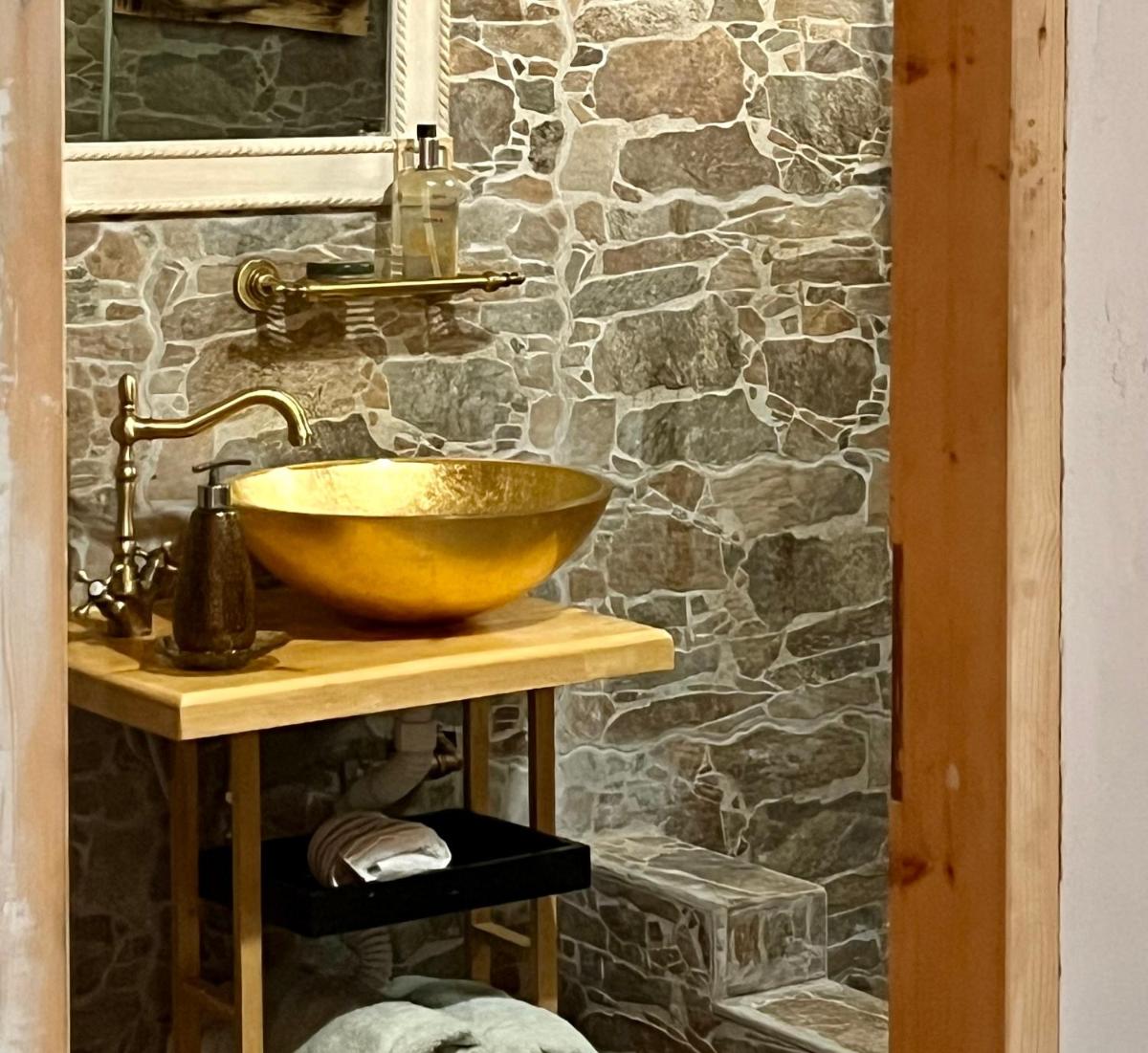 Holiday Oasis with private patio and Hammam-style bath in Chora-Pithagoreo, Samos Island - Housity