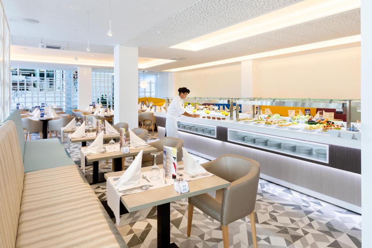 Comida en o cerca de este hotel