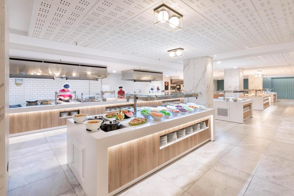 Comida en o cerca de este hotel