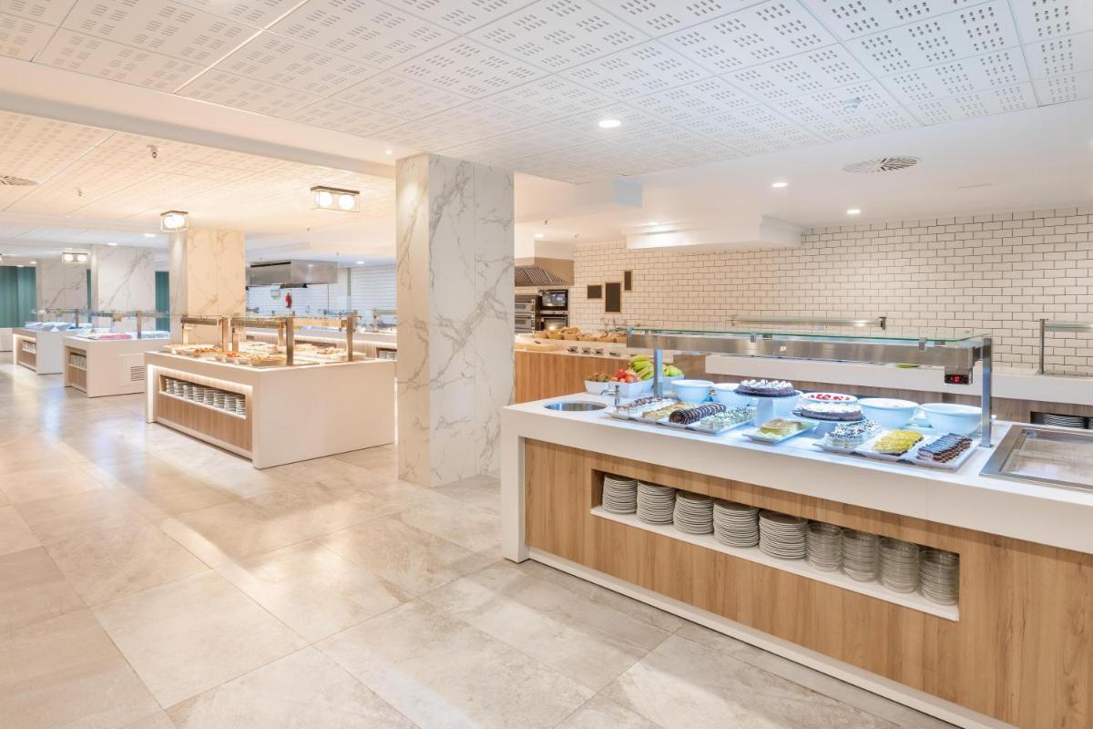 Comida en o cerca de este hotel