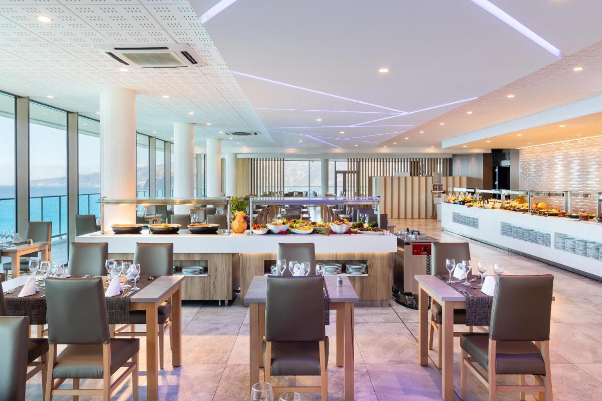 Un restaurante o sitio para comer en Hotel Best Semiramis