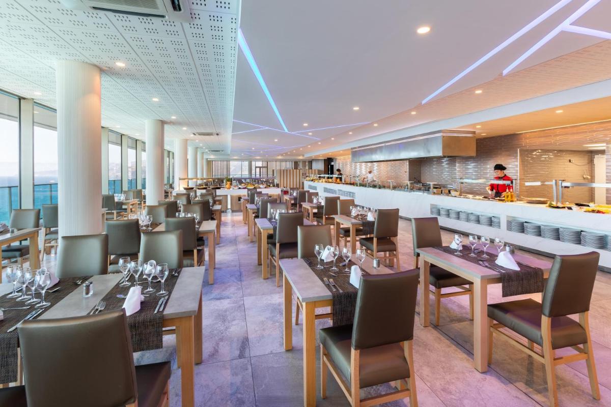 Un restaurante o sitio para comer en Hotel Best Semiramis