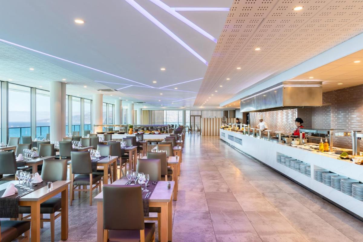 Un restaurante o sitio para comer en Hotel Best Semiramis