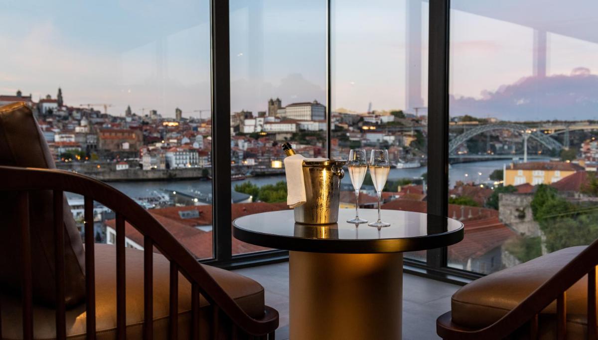 Uma varanda ou terraço em Hilton Porto Gaia