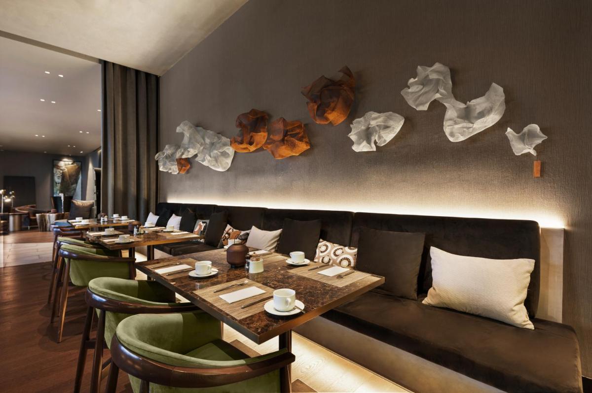 Uma área de estar em Hilton Porto Gaia