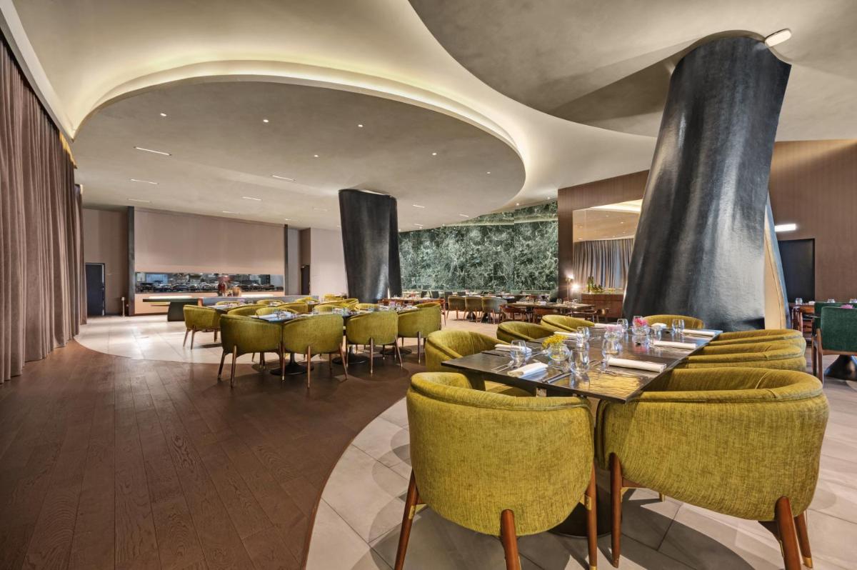 Uma área de estar em Hilton Porto Gaia