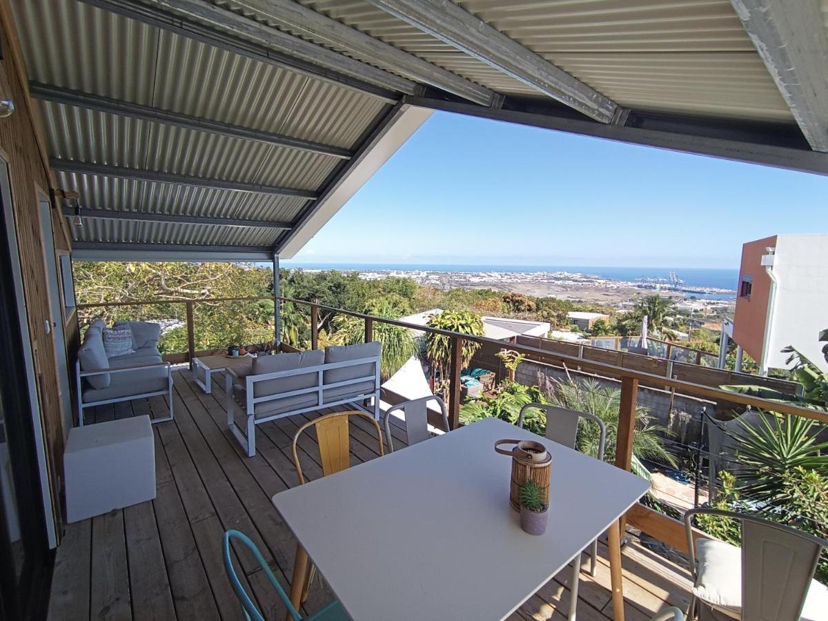 Belle villa familliale Possession avec vue mer et piscine - Housity
