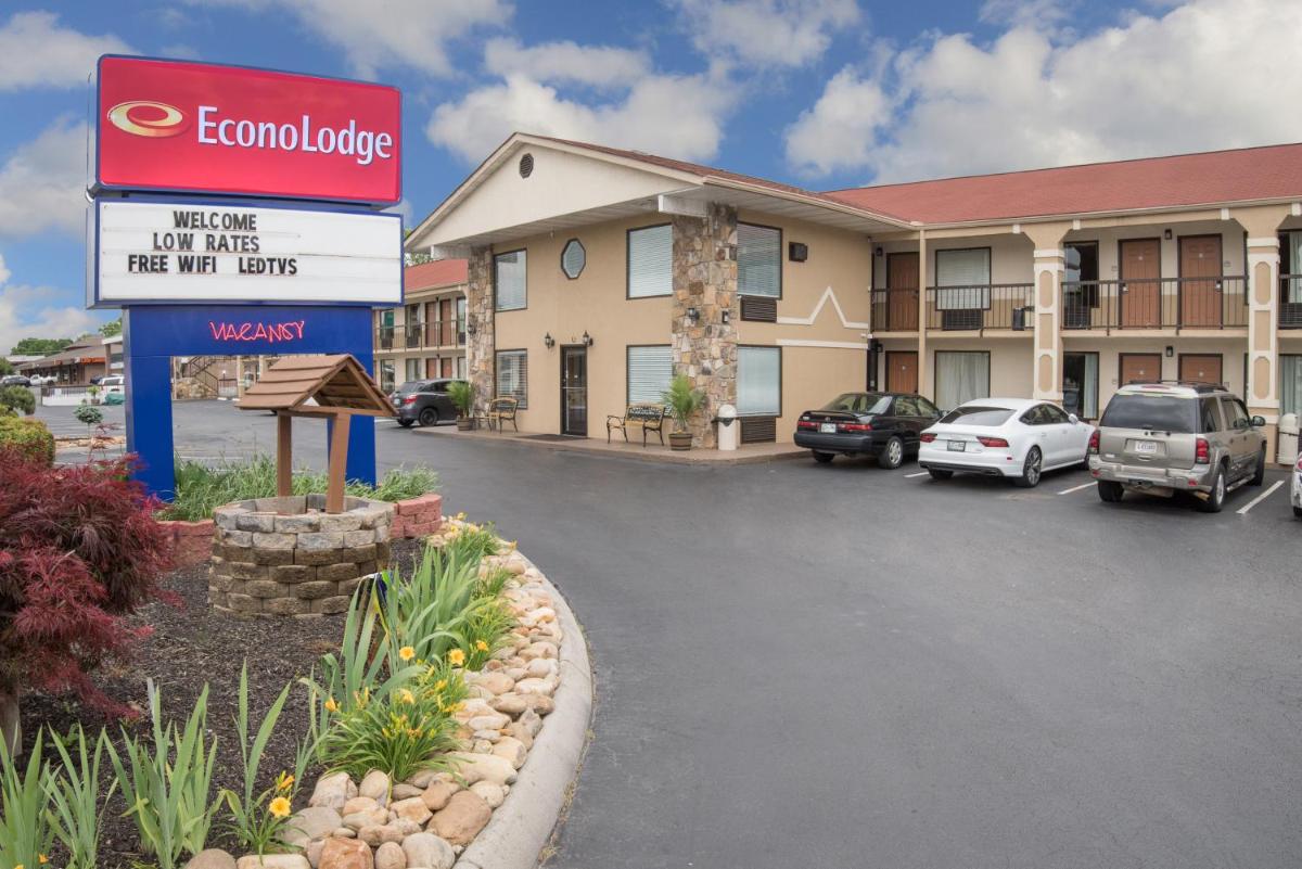 Econo Lodge Sevierville-Pigeon Forge on the River - Housity