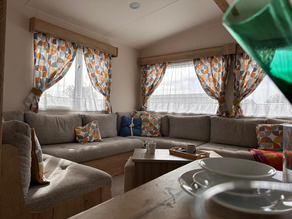 Dianes Private Hire, Hafan Y Mor - Housity