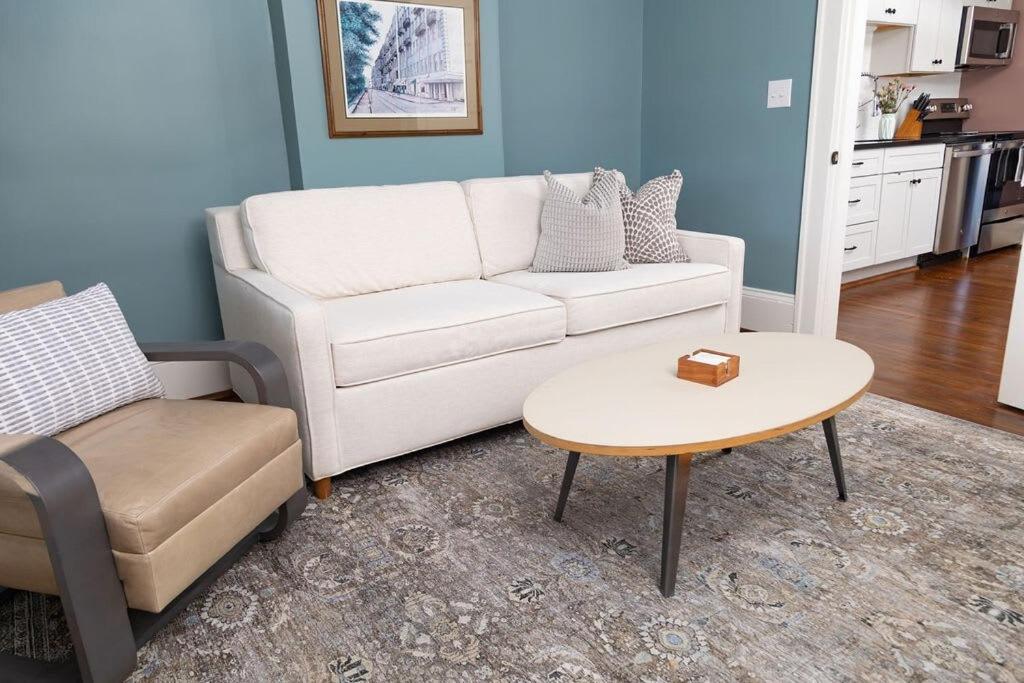 Trailway Suite at the Historic Winona House - Housity