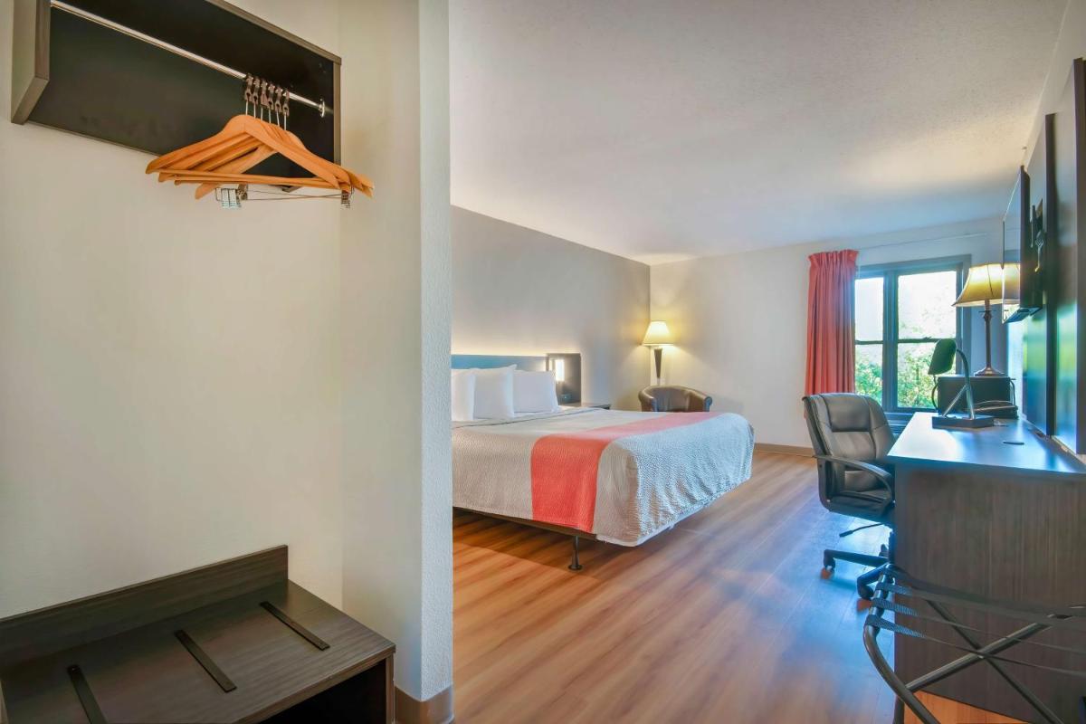 Motel 6 Walton, KY - Richwood - Cincinnati Airport South - Housity