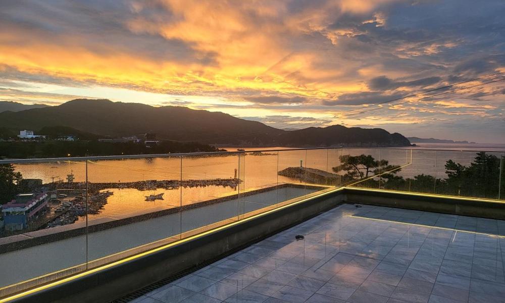 Hillsnorkelbeach hotel - Housity