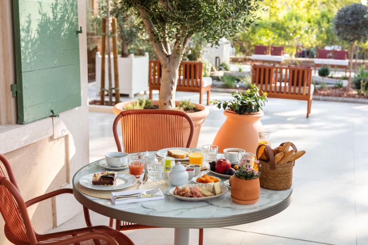 Hôtel et Restaurant La Bastide Bourrelly - Mathias Dandine - Housity