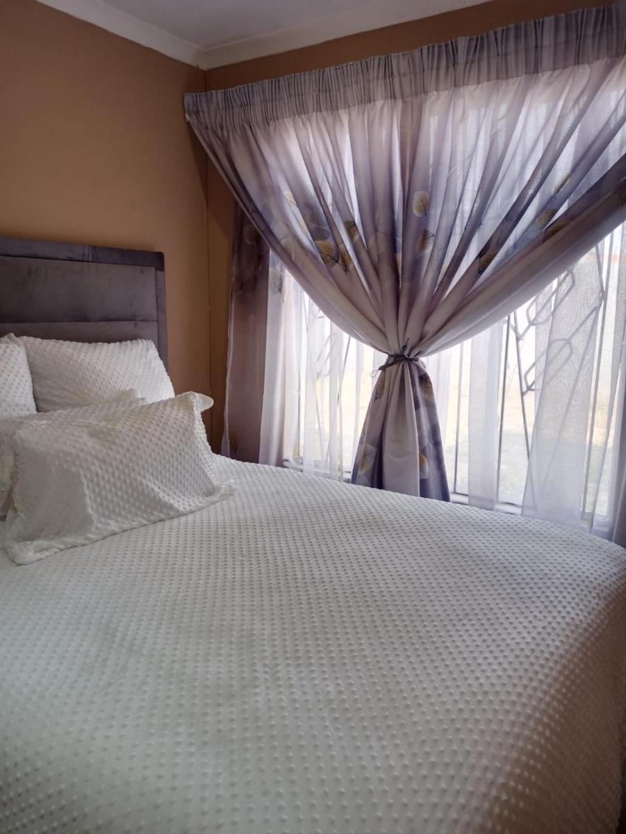 Urban Chic Home in Vosloorus, Boksburg - Housity