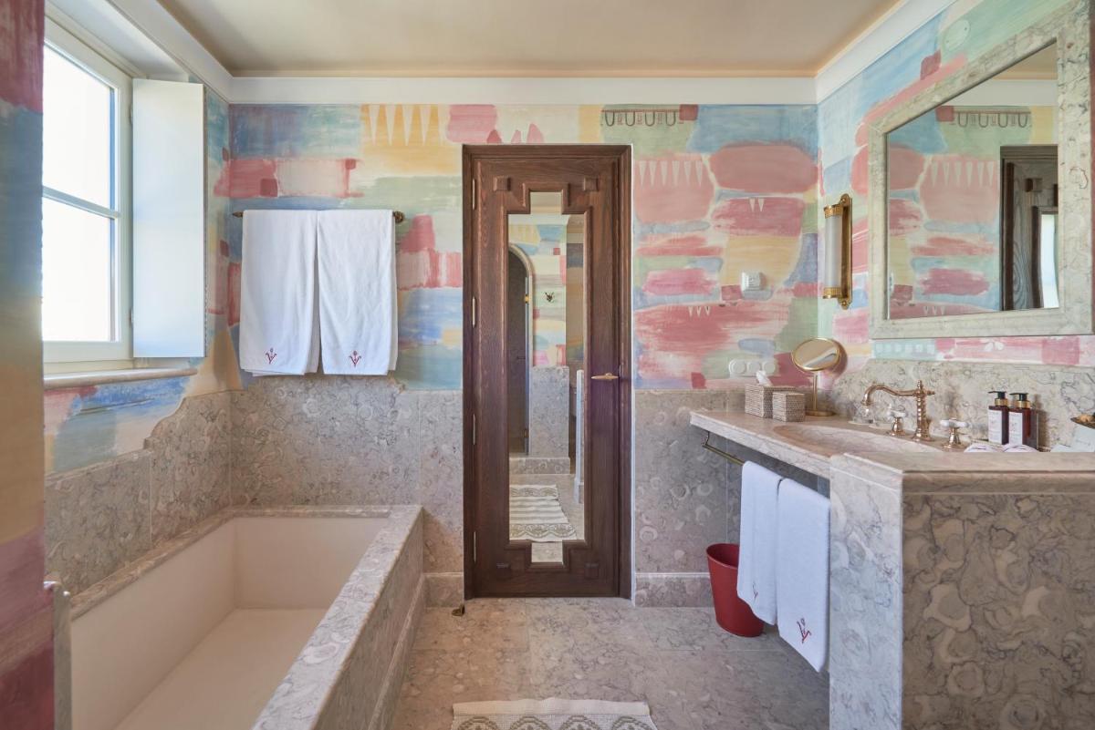 Uma casa de banho em Vermelho Melides - Relais & Châteaux