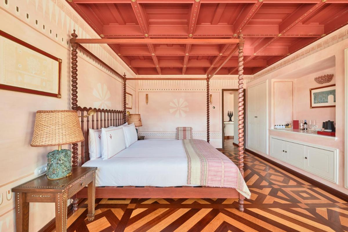 Uma cama ou camas num quarto em Vermelho Melides - Relais & Châteaux