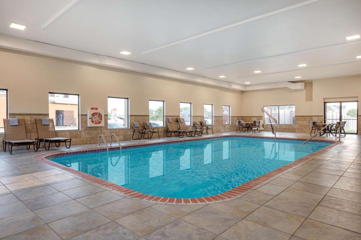Hampton Inn St. Louis/Collinsville - Housity