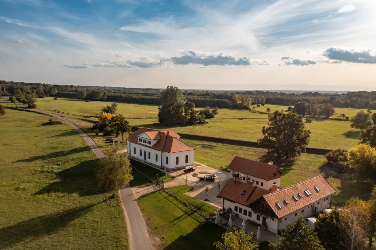 Zámeček - Chateau Lány - Depandance Stroodel - Housity