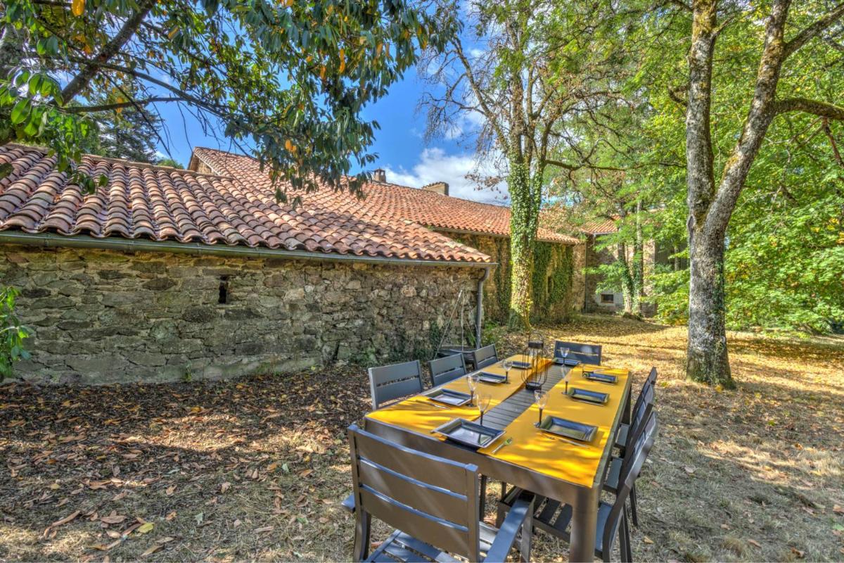 Les Juliannes - Gîte La Pierre Etoilée Piscine Jardin - Housity