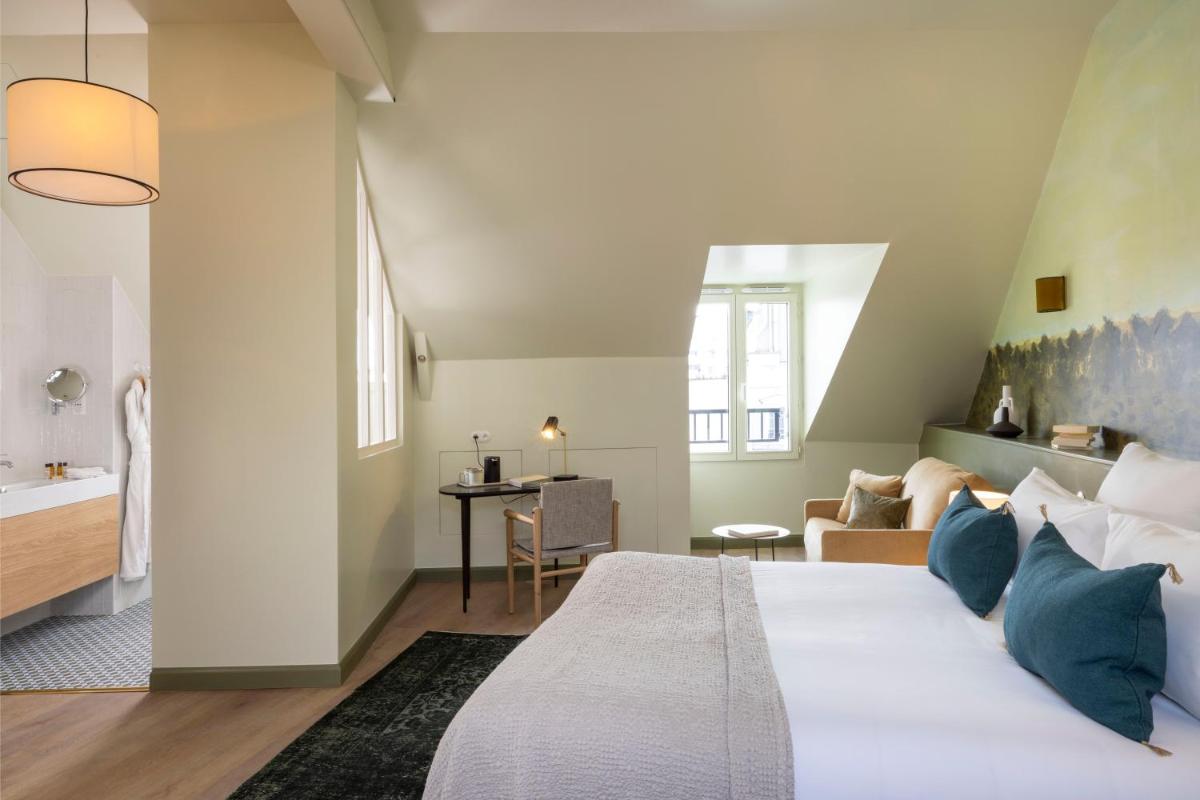 Un ou plusieurs lits dans un hébergement de l'établissement Le Petit Oberkampf Hotel & Spa