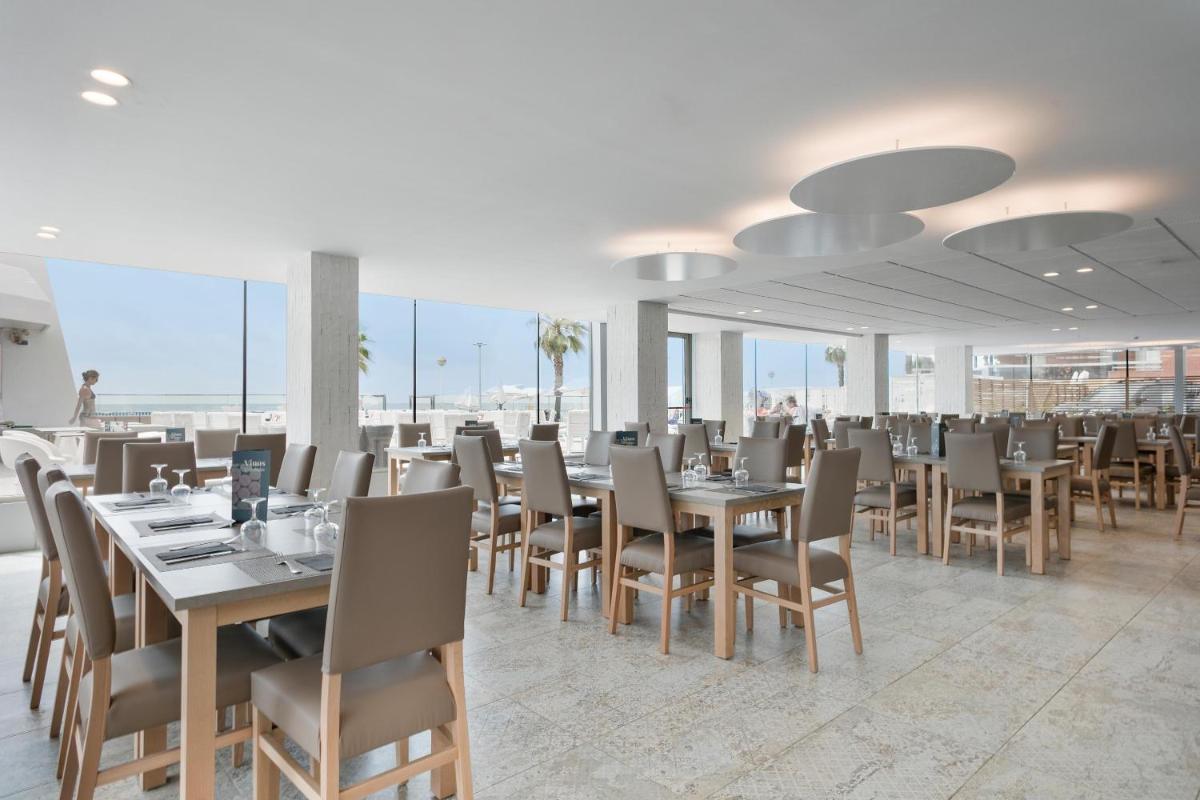 Un restaurante o sitio para comer en Hotel Best Maritim