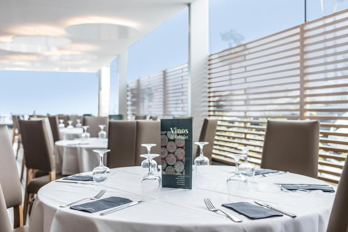 Un restaurante o sitio para comer en Hotel Best Maritim