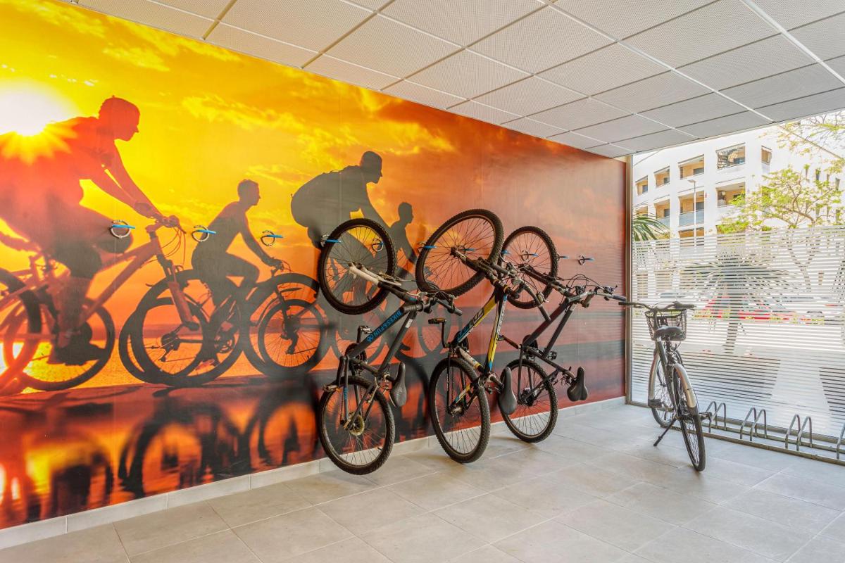 Montar en bicicleta en Hotel Best Maritim o alrededores