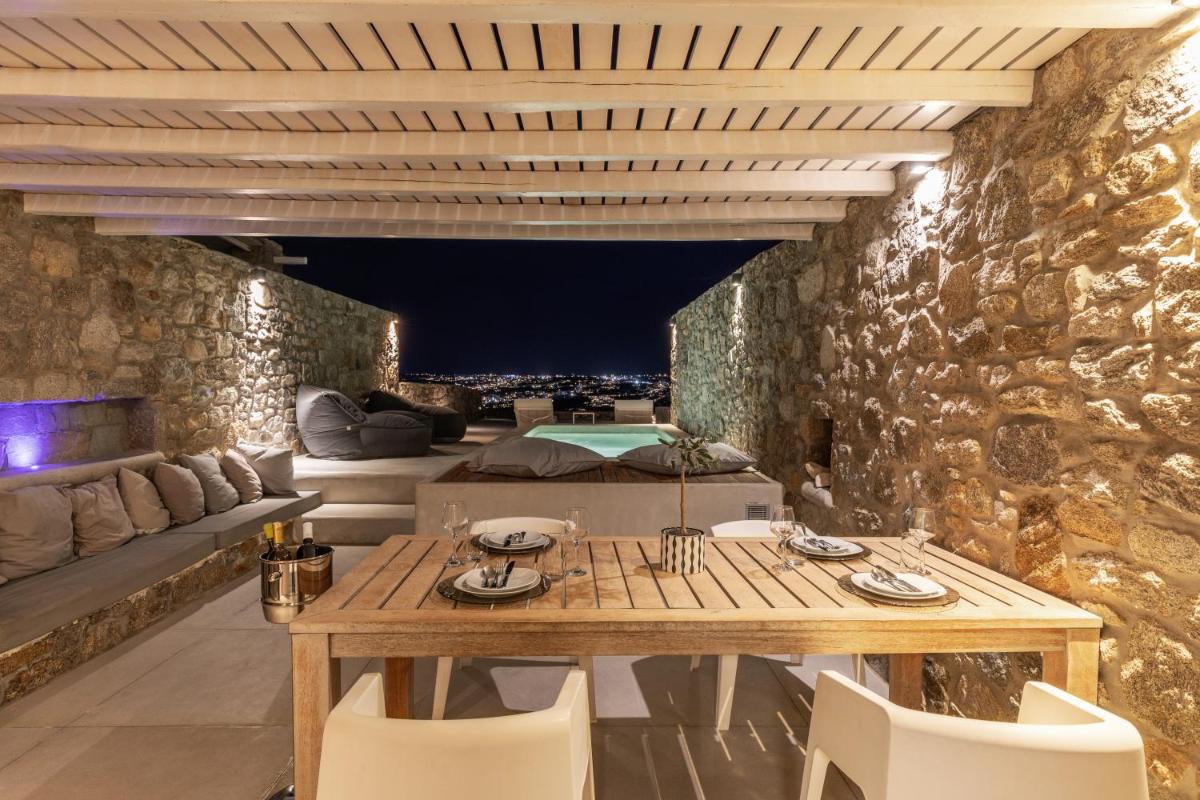 Suitetrails - Mykonos Actor’s Villa. 2 BDRs, private mini-pool