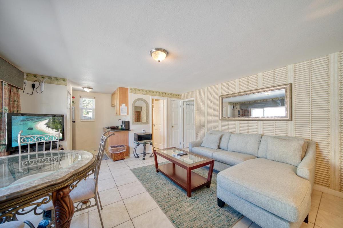 Camelot Beach Suites - Housity