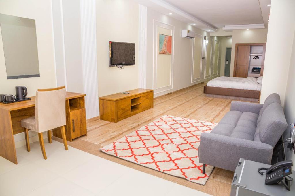 Suitetrails - Itten Plaza Hotel 2