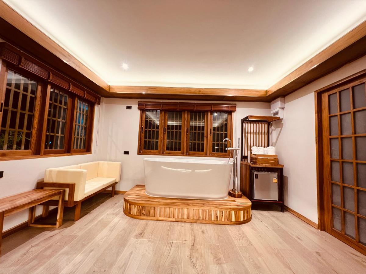 MI WO KEZHAN - Housity