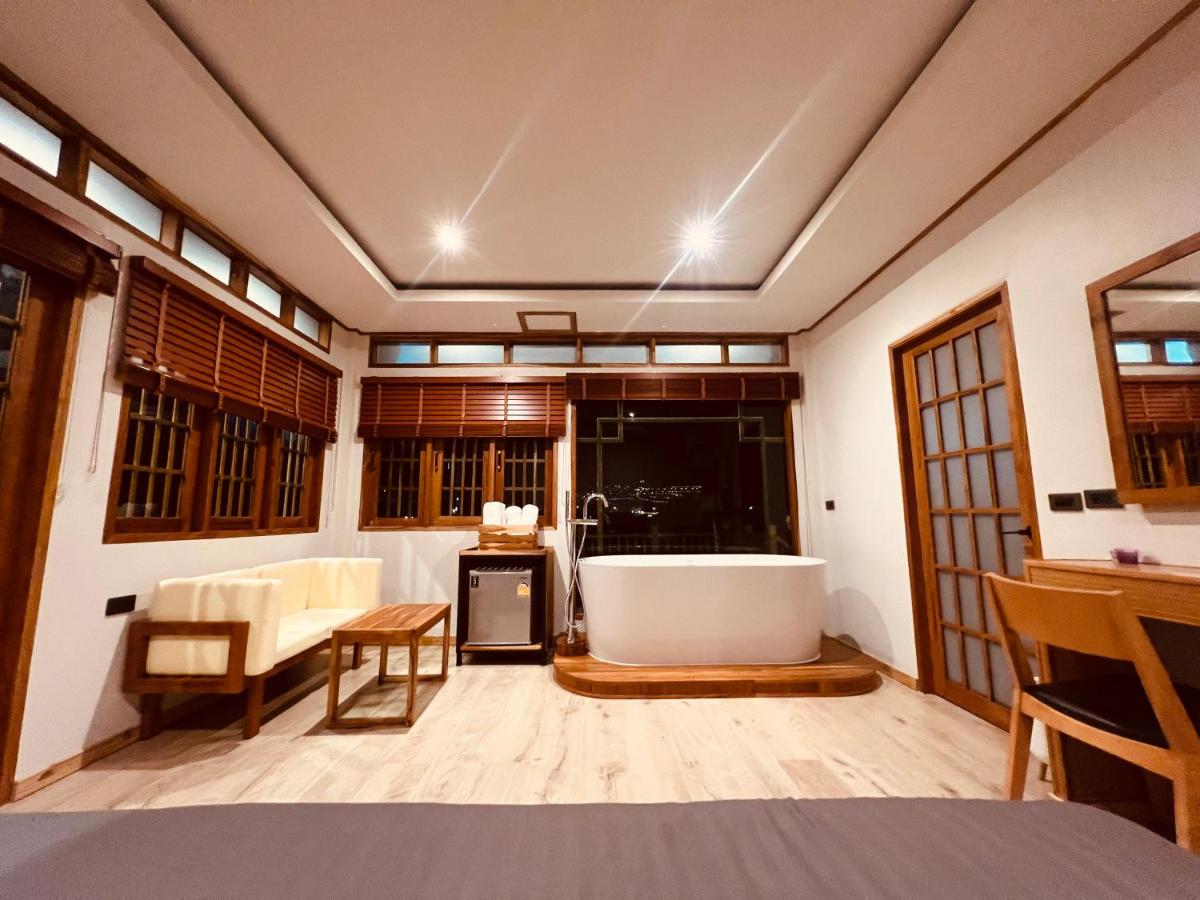 MI WO KEZHAN - Housity