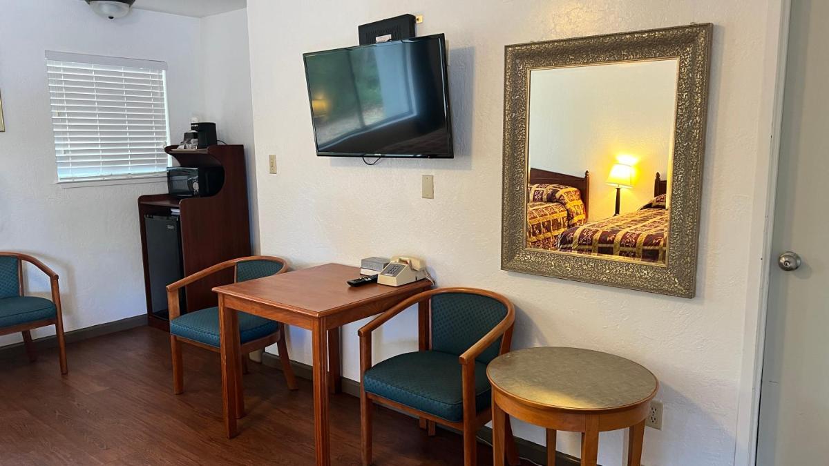 Pine Cone Motel - Housity