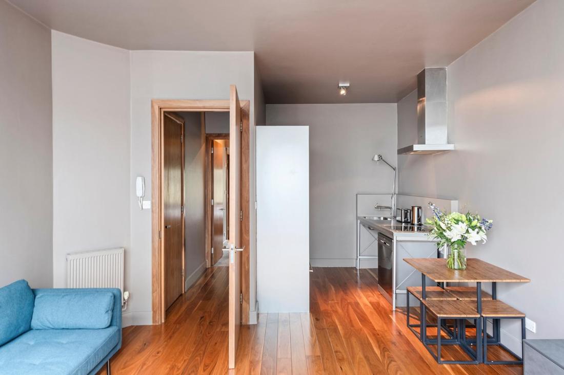 Modern Spacious Apartment in Islington - Housity