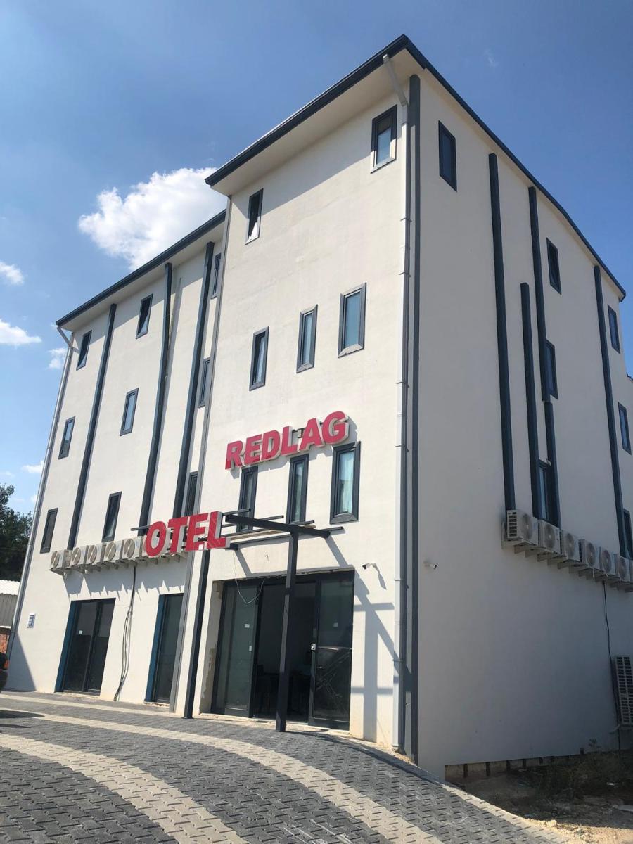 RED FLAG HOTEL - Housity