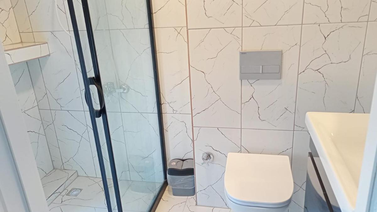 RED FLAG HOTEL - Housity