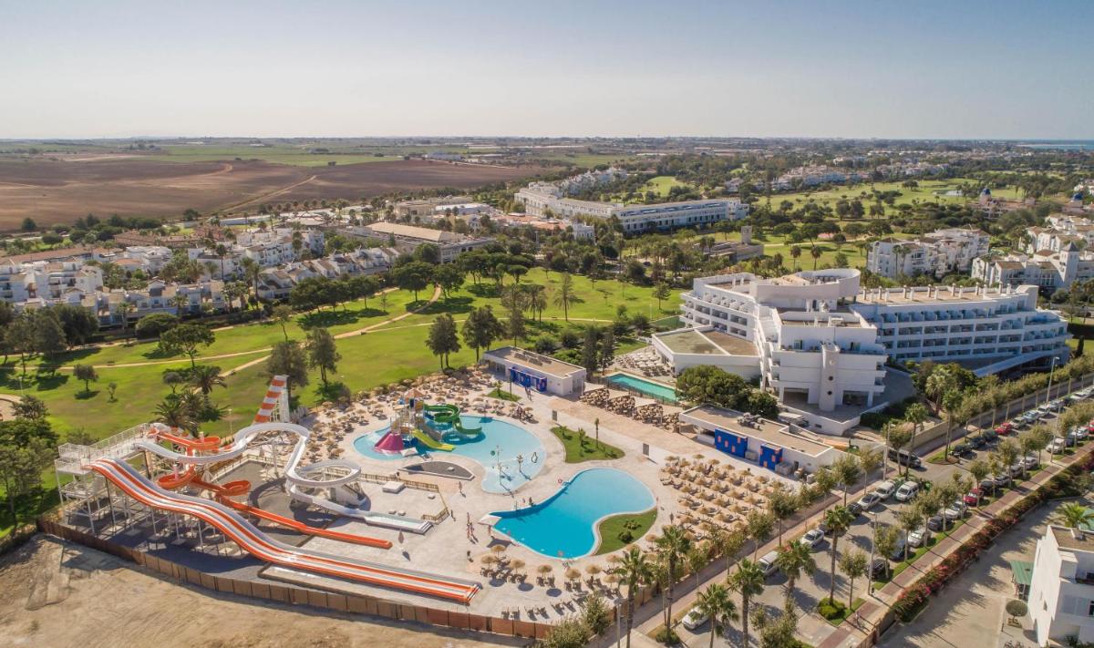 Piscina en o cerca de ALEGRIA Costa Ballena Aquafun