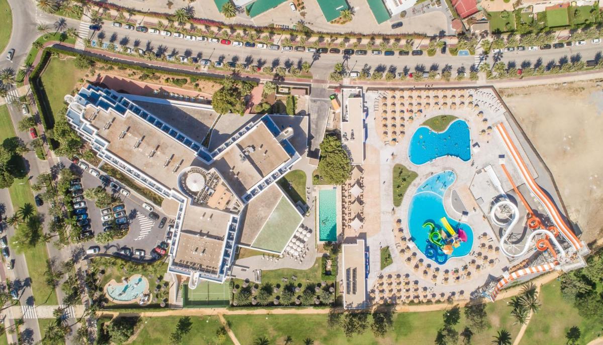 Piscina en o cerca de ALEGRIA Costa Ballena Aquafun